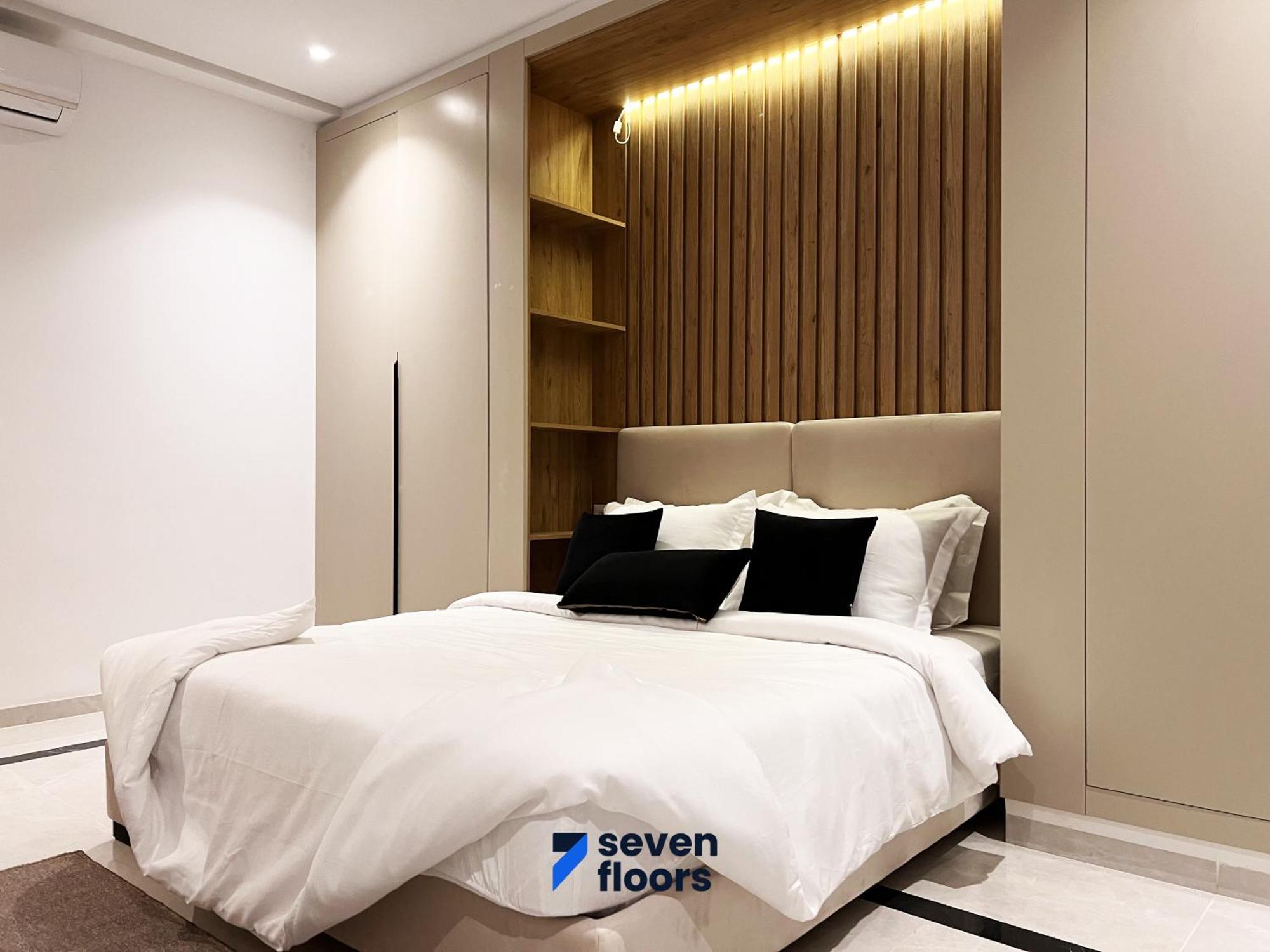 Seven Floors * Tunis